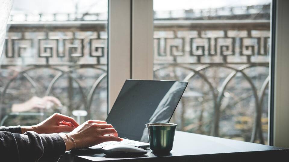 Top 15 Easy Jobs That Pay Well This Year