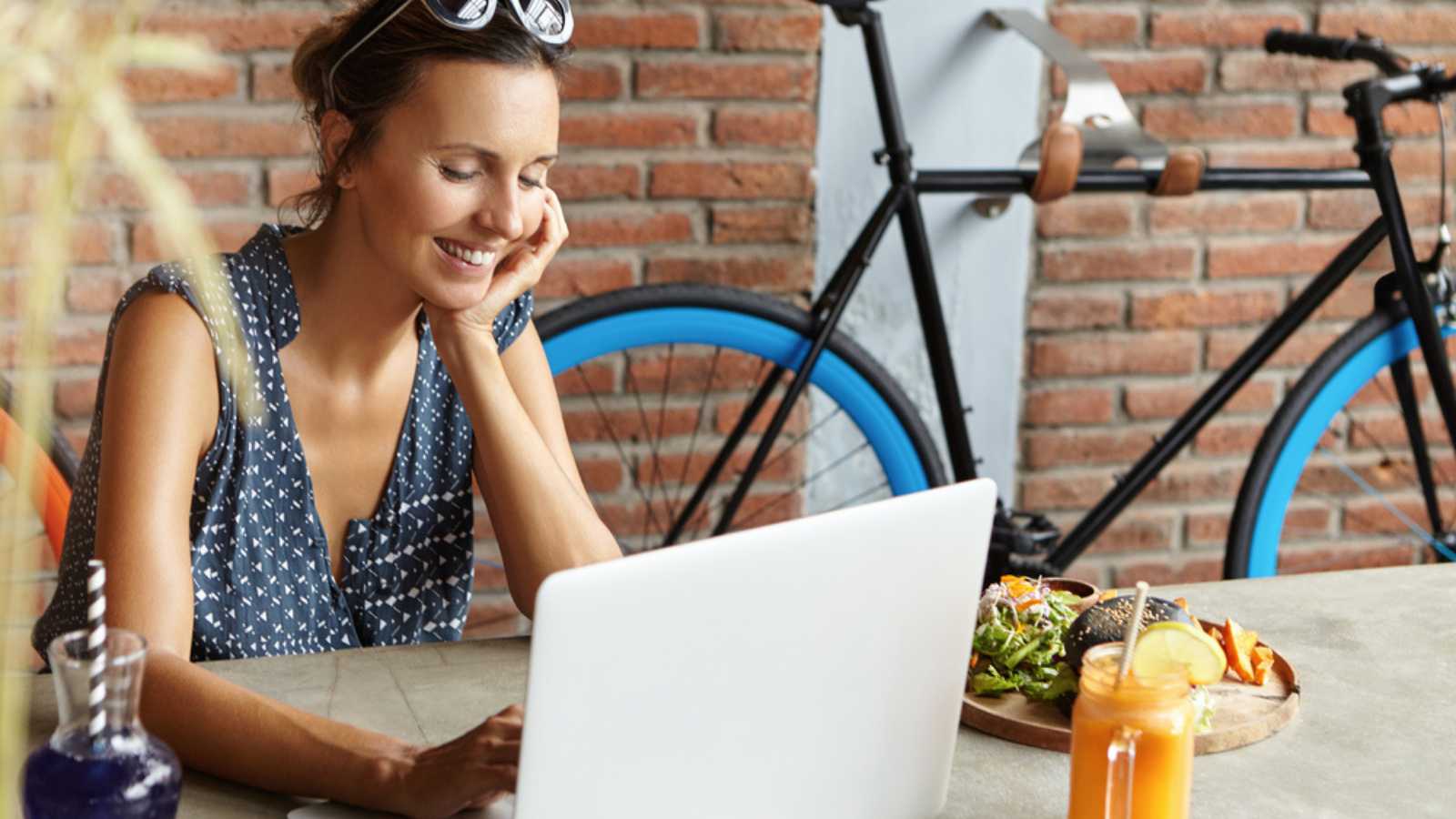 Woman working in laptop