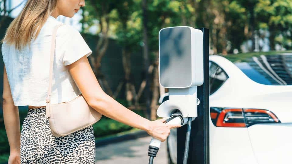 How Much Does It Cost To Charge an Electric Car?