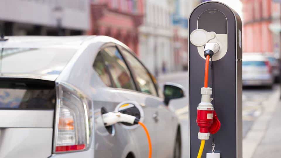 How Much Does It Cost To Charge an Electric Car