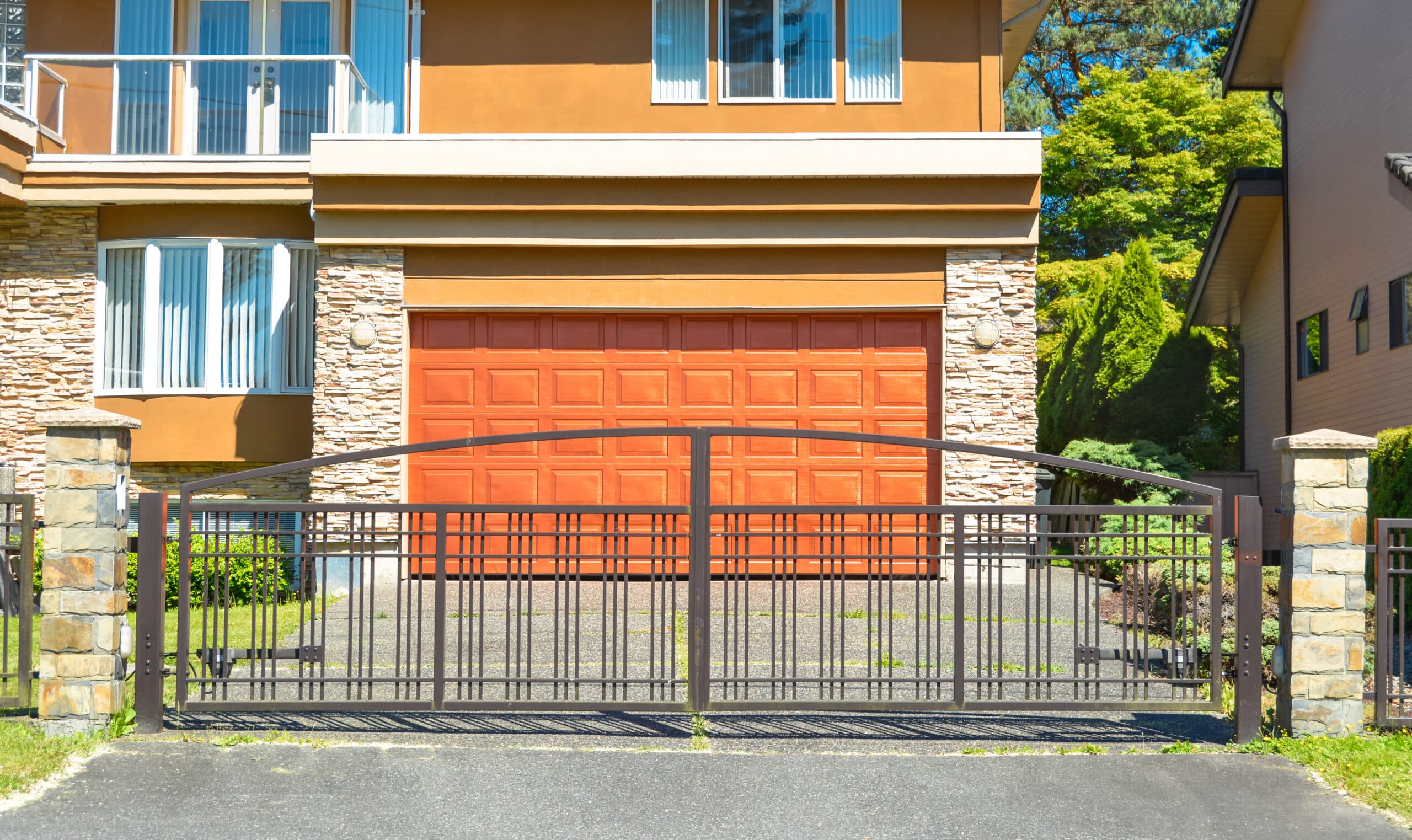 Can a Driveway Gate Increase Your Home’s Value and Appeal?